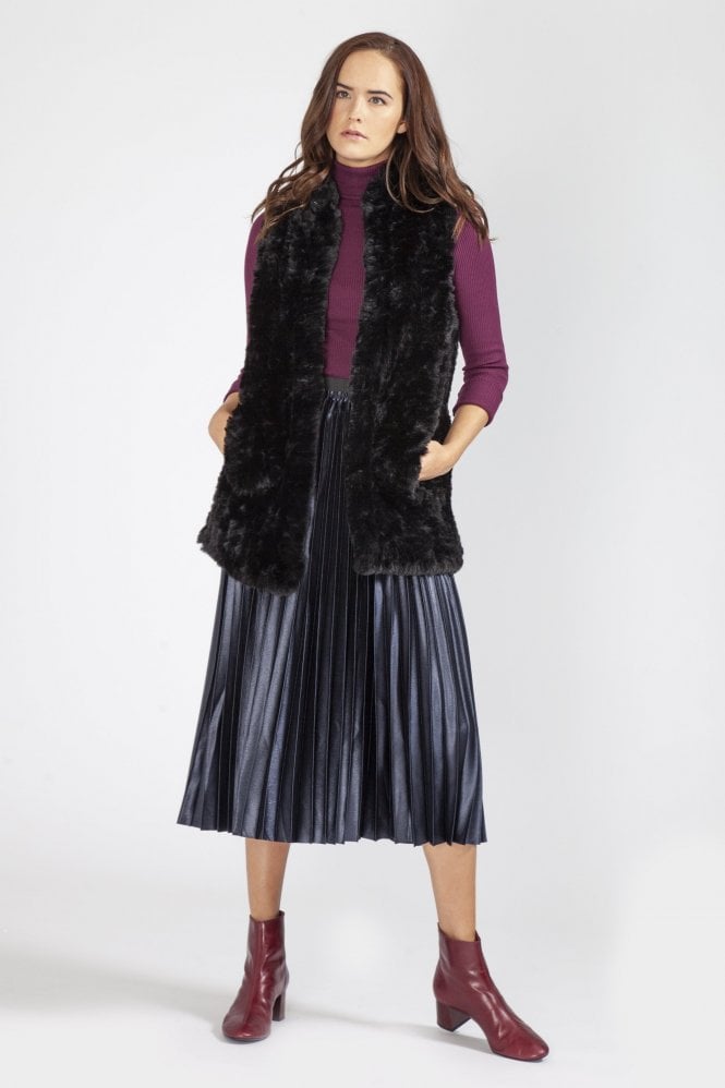 JAYLEY Black Hand Knitted Faux Fur Vest
