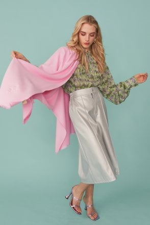 Cashmere Blend Wrap in Pink with Fringed hem and Logo